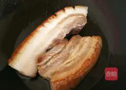 Illustration of how to cook braised pork with oily meat 5