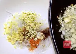 Illustration of how to make steamed scallops with garlic vermicelli 11