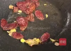 Illustration of how to make fried kale sprouts with sausage 3