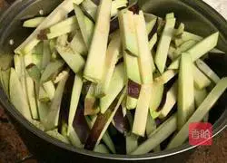 Illustration of how to steam eggplant with less oil 3