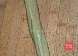 Illustration of how to make steamed chicken and cucumber rolls 4