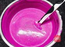 Illustration of how to make rose pitaya mousse 9