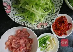 Illustration of how to make Sichuan fish-flavored shredded pork 1