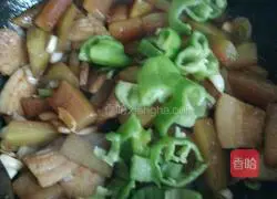 Illustration of how to make twice-cooked pork with melon rind 11