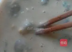 Illustration of how to make fried anchovy shrimp balls 2