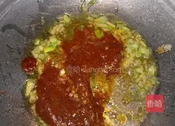 Illustration of how to make eggs and shredded potatoes 1