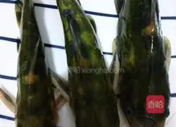 Illustration of how to cook poached eggs with yellow yatou 1