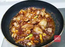 Illustration of how to make twice-cooked pork with sweet pepper and fungus 11