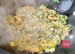 Illustration of how to make scrambled eggs with dandelions 10