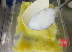 Illustration of how to make microwave mashed potatoes 8