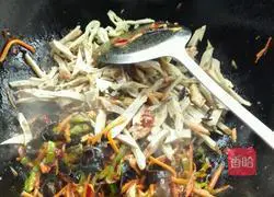 Illustration of how to make fish-flavored shredded pork 10