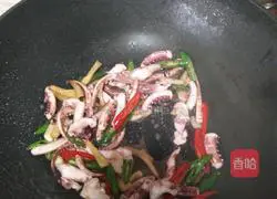 Illustration of how to make fried squid with chili pepper 10
