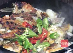 Illustration of home-style dry pot fish recipe 9