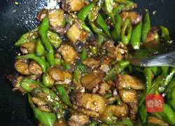 Illustration of how to make Hunan-style rice dumplings with meat covered 11