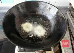 Illustration of how to make squid rings 10