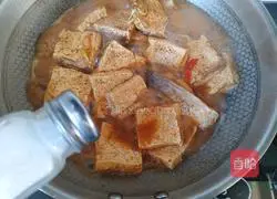 Illustration of home-style tofu stewed fish 10