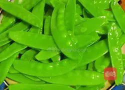 Illustration of how to make fried snow peas with meat 2