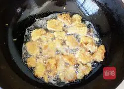 Illustration of how to make loofah crispy meat 4