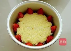 Illustration of how to make six-inch strawberry mousse 9