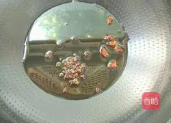 Illustration of how to make stir-fried spicy chicken 3