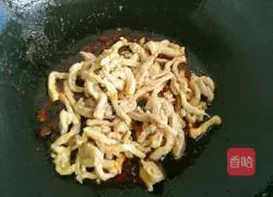 Illustration of authentic Northeastern spicy shredded pork 10