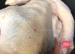 Illustration of how to make Cantonese-style chicken with red onions 3