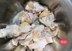 Illustration of how to make fried chicken legs 1