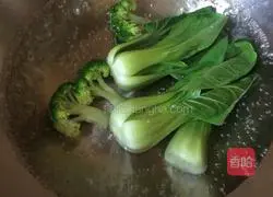 Illustration of how to make bacon-flavored claypot rice in a rice cooker 3