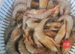 Illustration of how to make braised shrimp 1