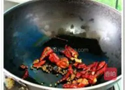 Illustration of how to make spicy chicken with saliva 4