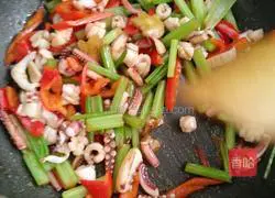 Illustration of how to make fried squid 11