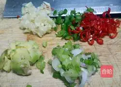 Illustration of how to make Maggi squid tubes 6