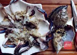 Illustration of how to make swimming crab with scallion oil 1