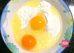 Illustration of how to make cucumber, meat floss and tomato sauce egg pancake 3