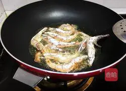 Illustration of how to stir-fry shrimps in typhoon shelter 3