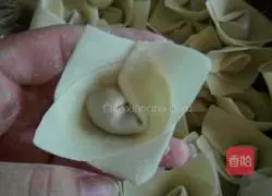 Illustration of how to cook clear soup with hand 3