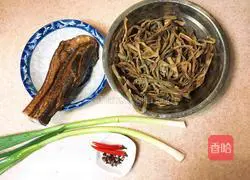 Illustration of how to make steamed bacon with dried beans 1