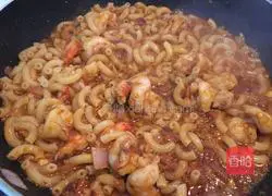 Illustration of how to make tomato and shrimp bent tube pasta 8