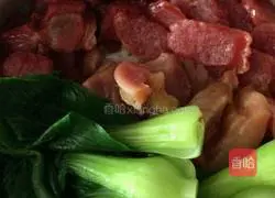 Illustration of how to make preserved claypot rice 8