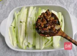 Illustration of how to make steamed loofah with wolfberry and garlic flavor 13