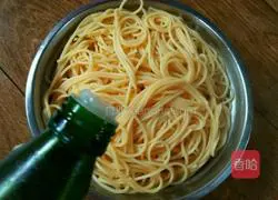 Illustration of how to make vegetarian fried pasta 2