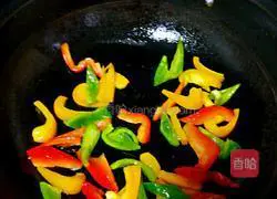 Illustration of how to stir-fry shrimps with colored peppers 15