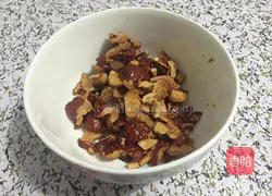 Illustration of how to make red date cake 1