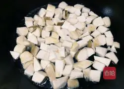 Illustration of how to make beef cubes and king oyster mushrooms 1