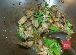 Illustration of how to make stir-fried Hunan chicken 7