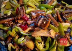 Illustration of how to make spicy eel slices 5