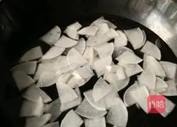 Illustration of how to make spicy soup with pig blood and mixed vegetables 2