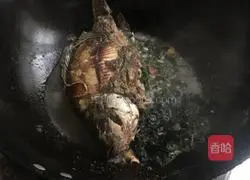 Illustration of braised fish with perilla 4