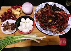 Illustration of how to make spicy crayfish with shrimp and eggs 2