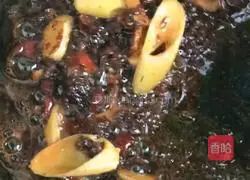 Illustration of how to make spicy octopus 2